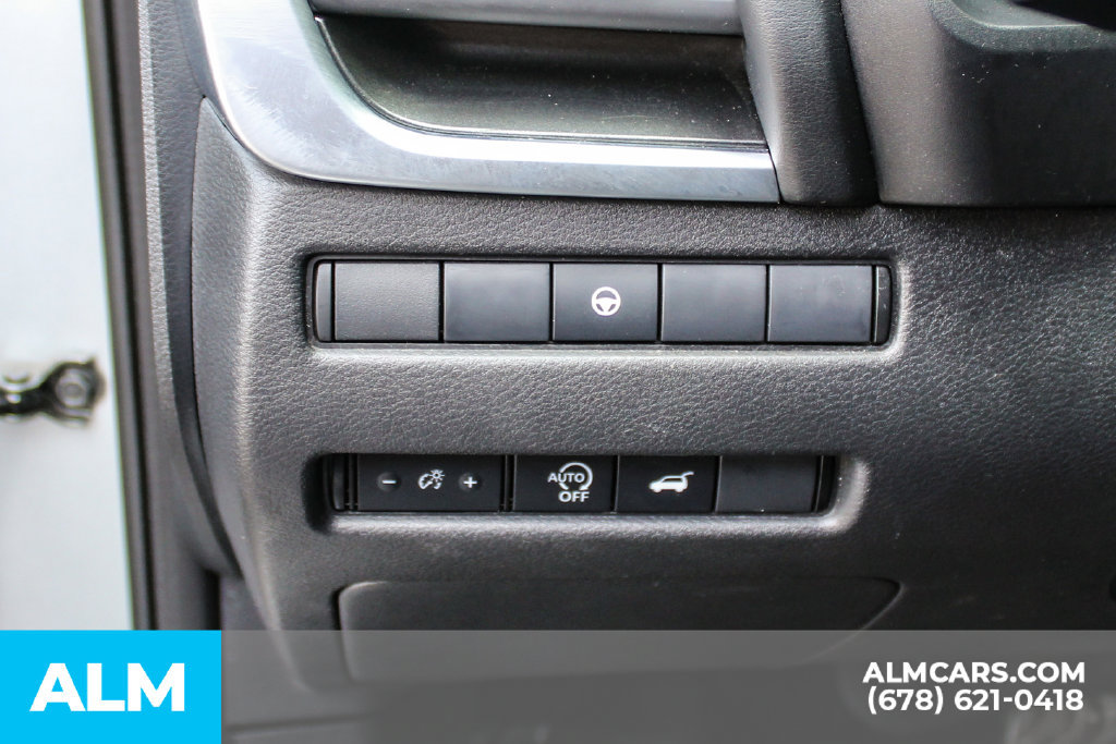 Used 2025 Nissan Rogue SV FWD image 30