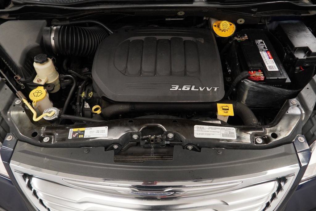 Used 2016 Chrysler Town & Country Touring w/ Driver Convenience Group FWD image 45