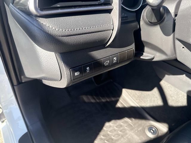 Used 2022 Toyota Camry LE image 19