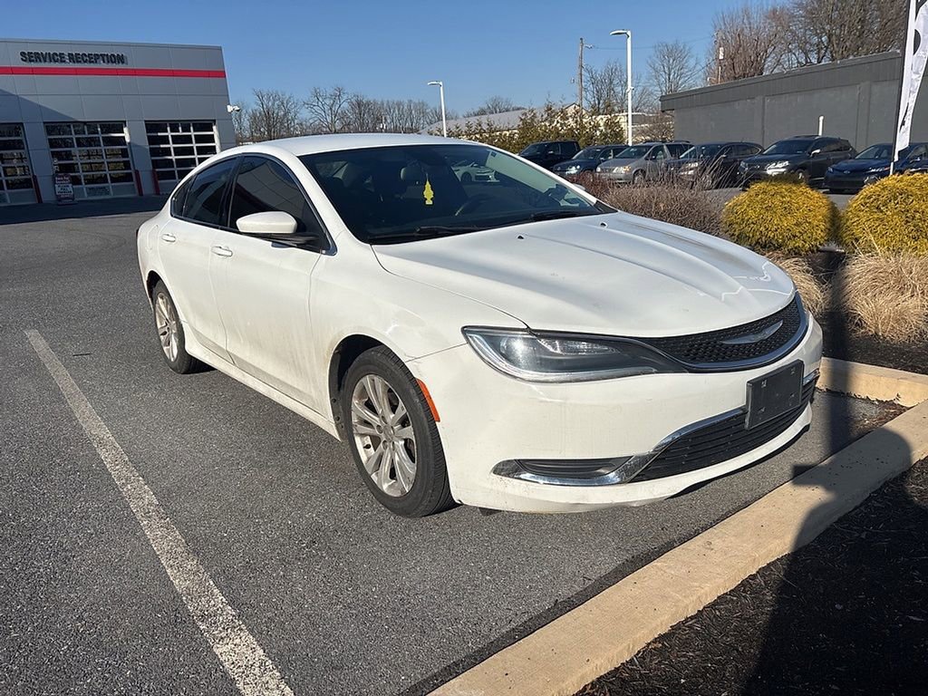 Used 2015 Chrysler 200 Limited w/ Convenience Group image 2