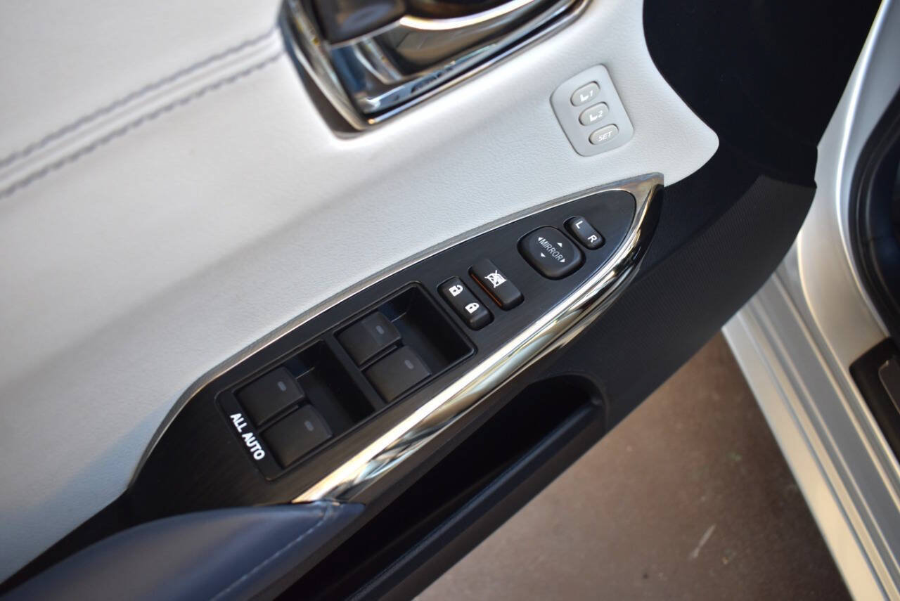 Used 2014 Toyota Avalon Limited w/ Technology Package FWD image 41