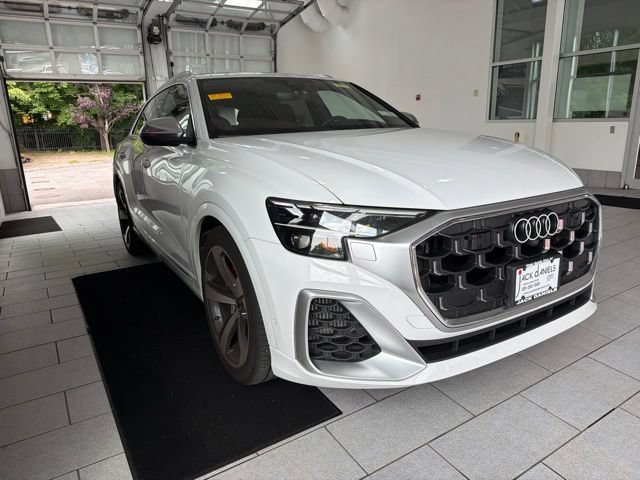 Used 2024 Audi SQ8 Prestige AWD/4WD image 6