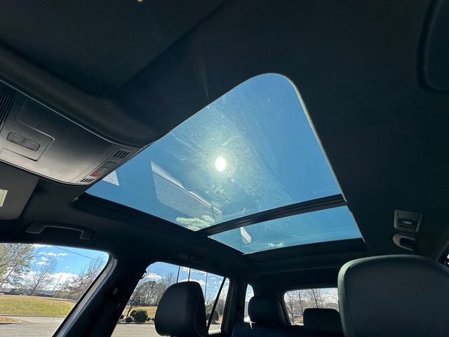 Used 2023 Volkswagen Tiguan SE R-Line image 28