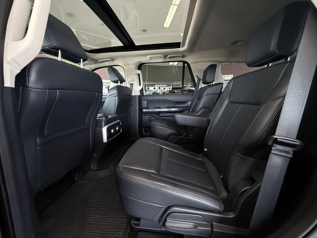 Used 2024 Ford Expedition XLT image 22