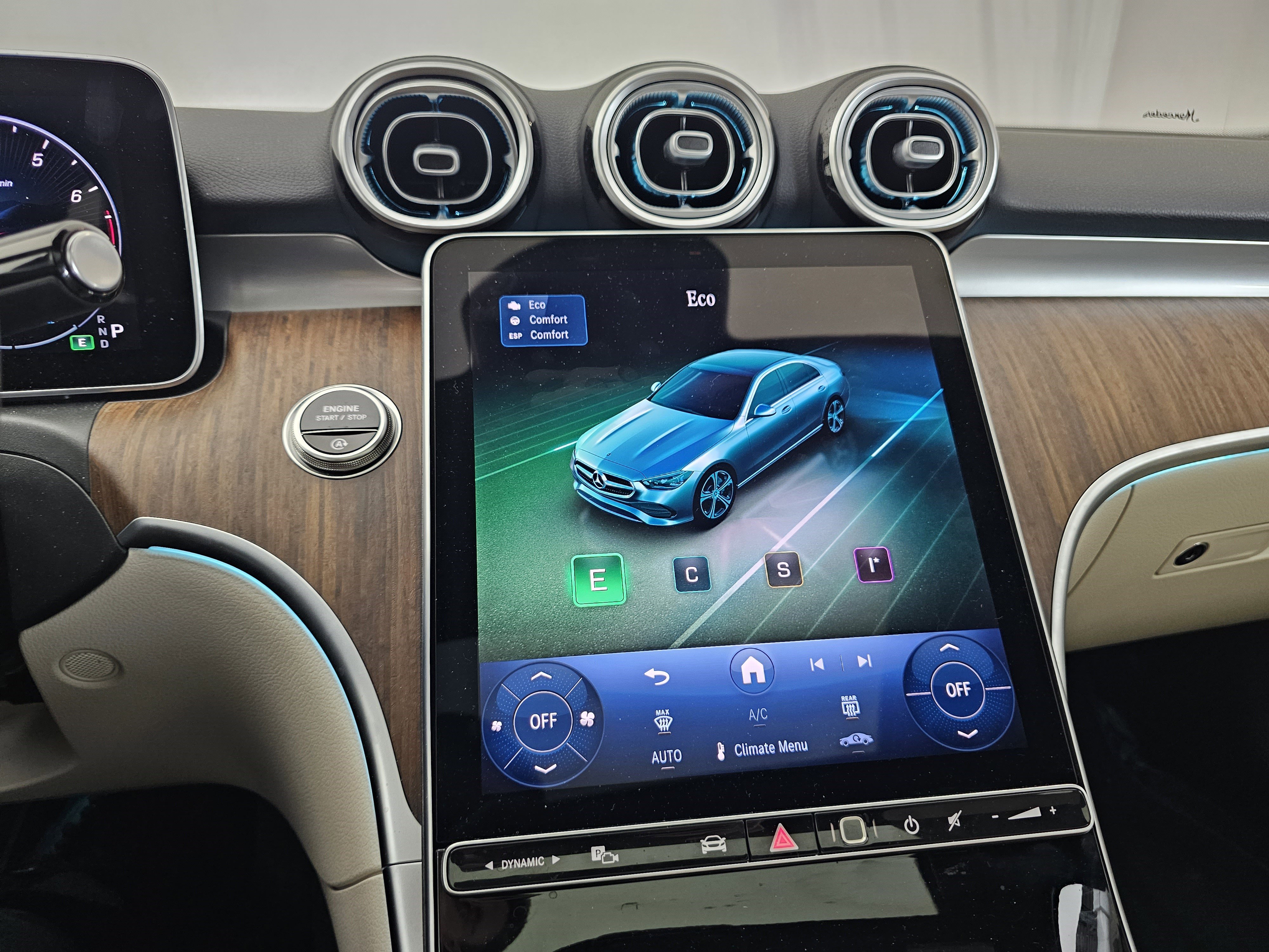 Used 2025 Mercedes-Benz C 300 4MATIC Sedan image 37