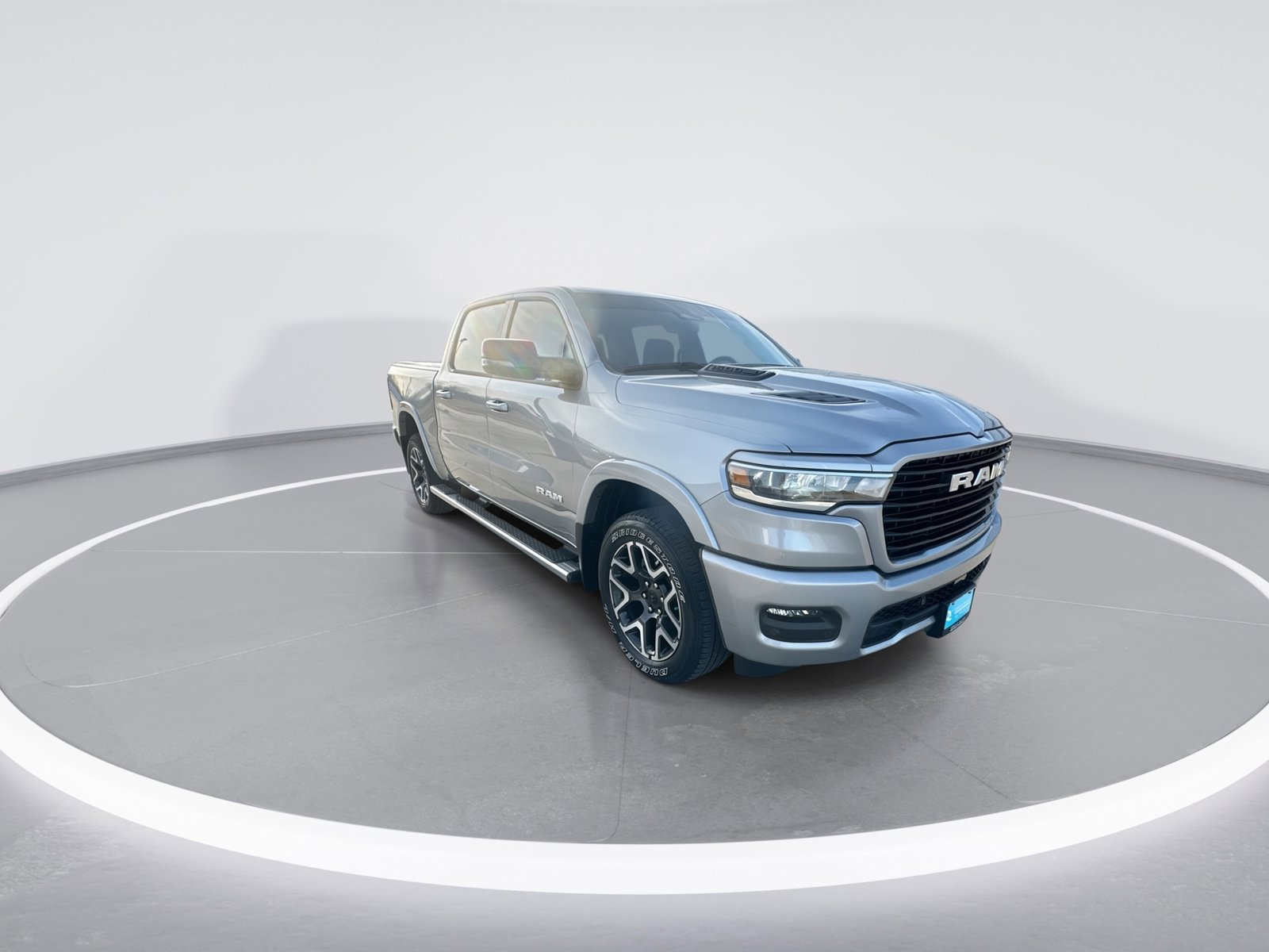 Used 2025 RAM 1500 Laramie w/ Sport Appearance Package AWD/4WD image 2