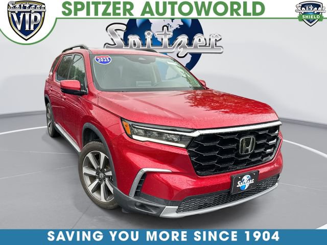 Used 2025 Honda Pilot Touring image 1