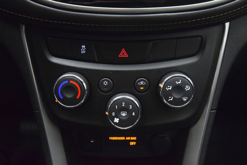 Used 2022 Chevrolet Trax LT w/ Driver Confidence Package AWD/4WD image 33