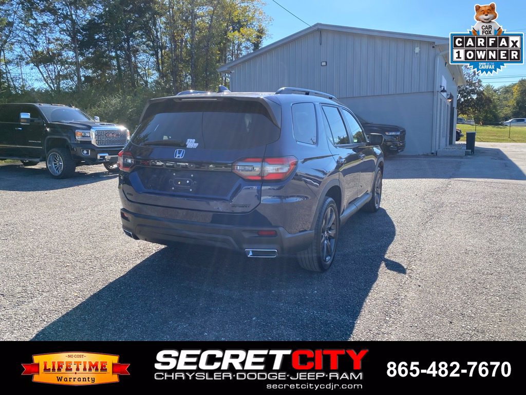 Used 2025 Honda Pilot Sport image 5