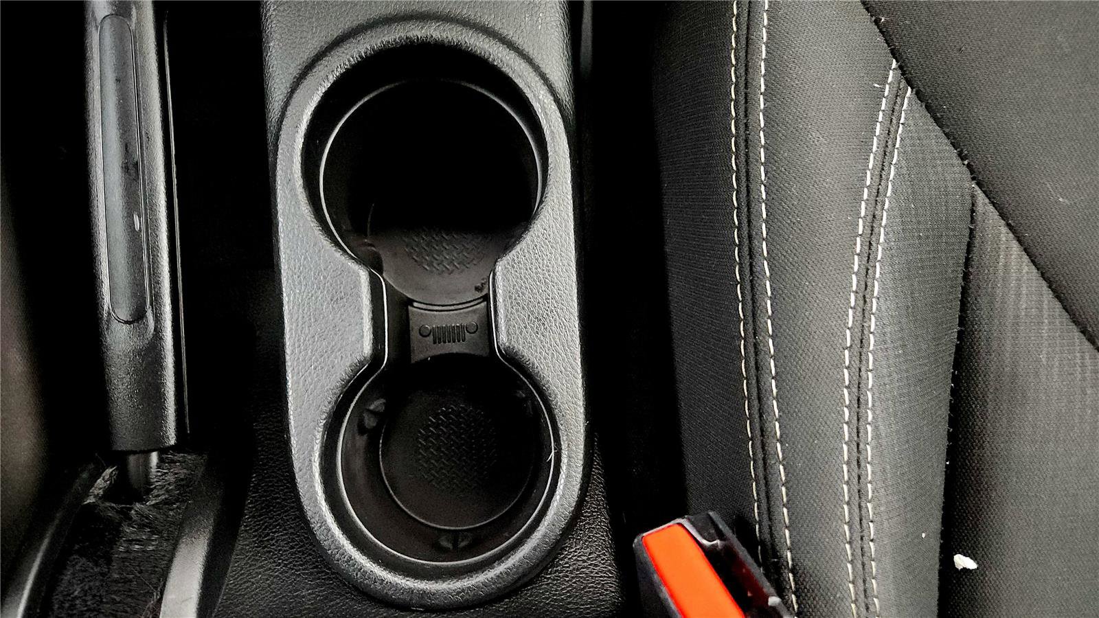 Used 2018 Jeep Wrangler Sahara w/ Connectivity Group image 23