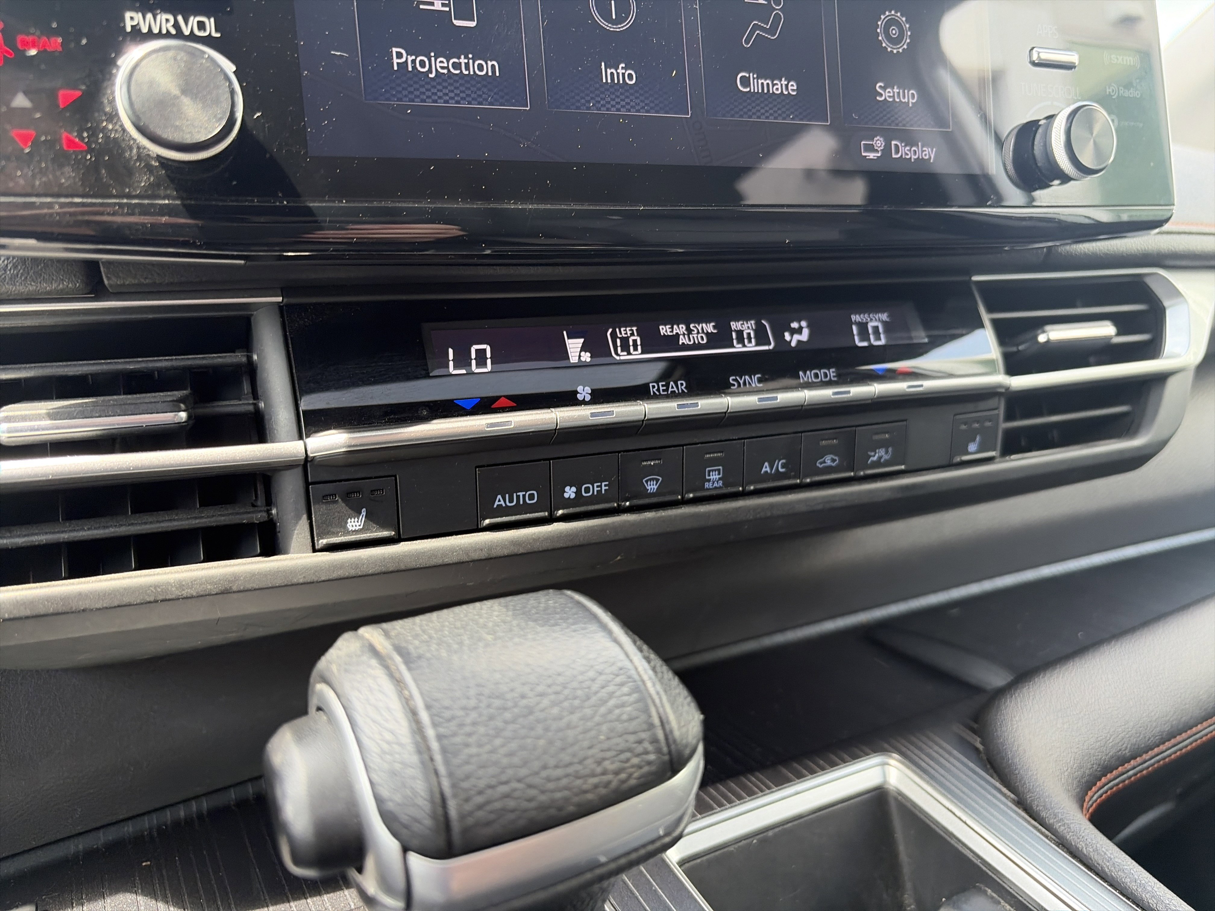 Used 2022 Toyota Sienna XSE AWD/4WD image 46