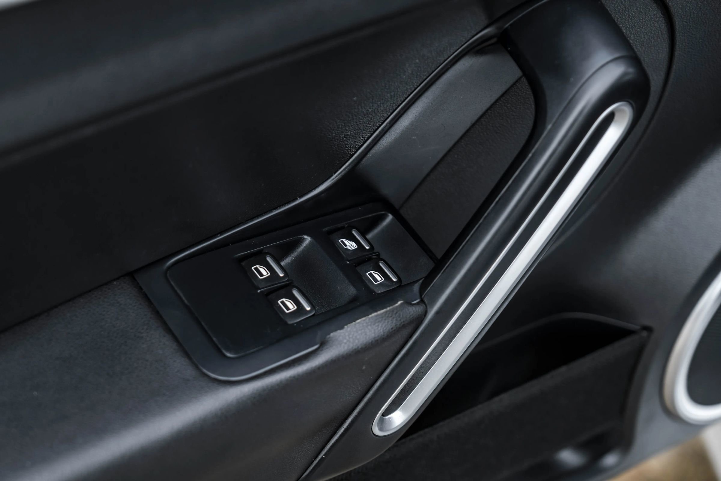 Used 2013 Volkswagen Beetle 2.5 image 33