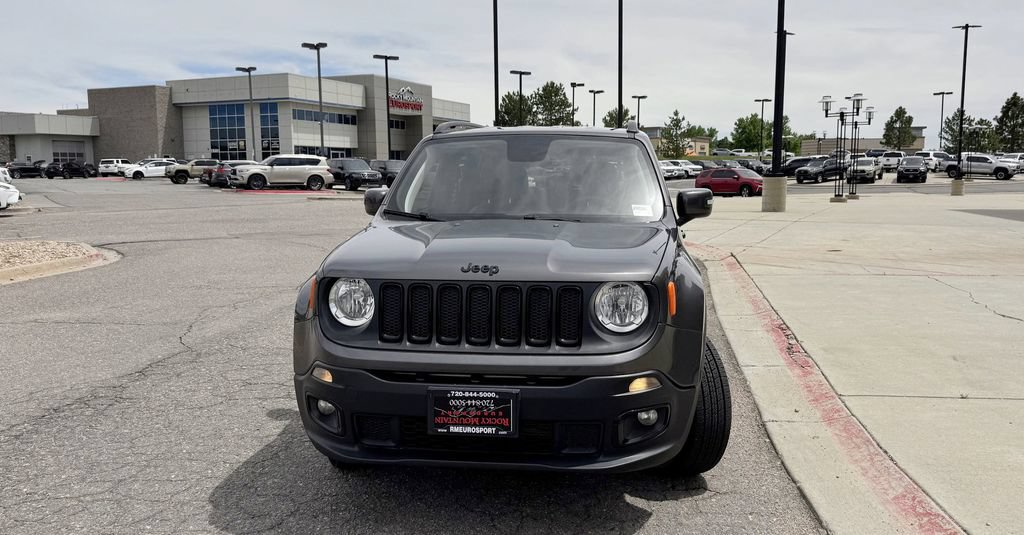 Used 2018 Jeep Renegade Altitude w/ UConnect 8.4 Nav Group AWD/4WD image 3