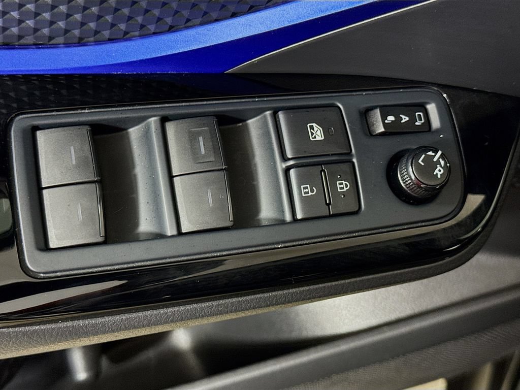 Used 2021 Toyota C-HR XLE FWD image 19