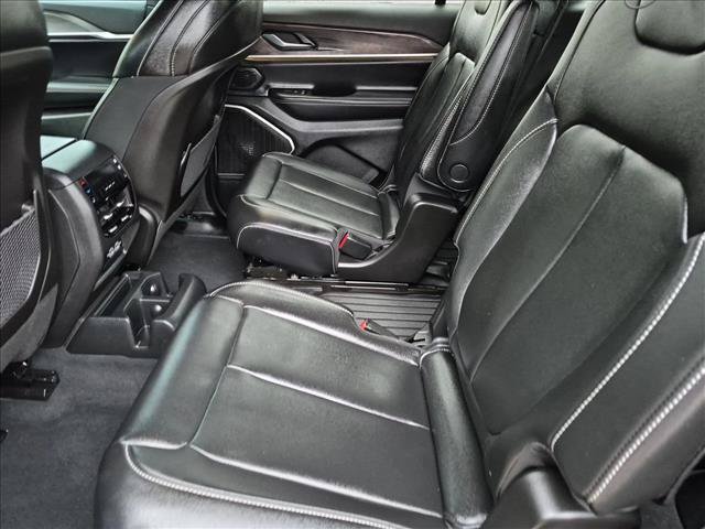 Used 2025 Jeep Grand Cherokee L Limited w/ Black Appearance Package AWD/4WD image 26