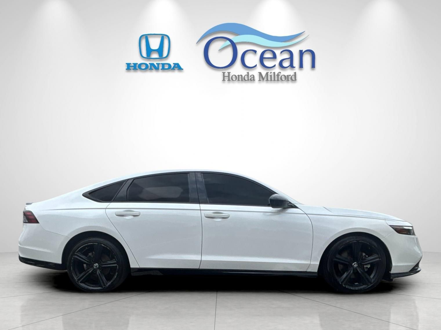 Used 2023 Honda Accord Sport image 2