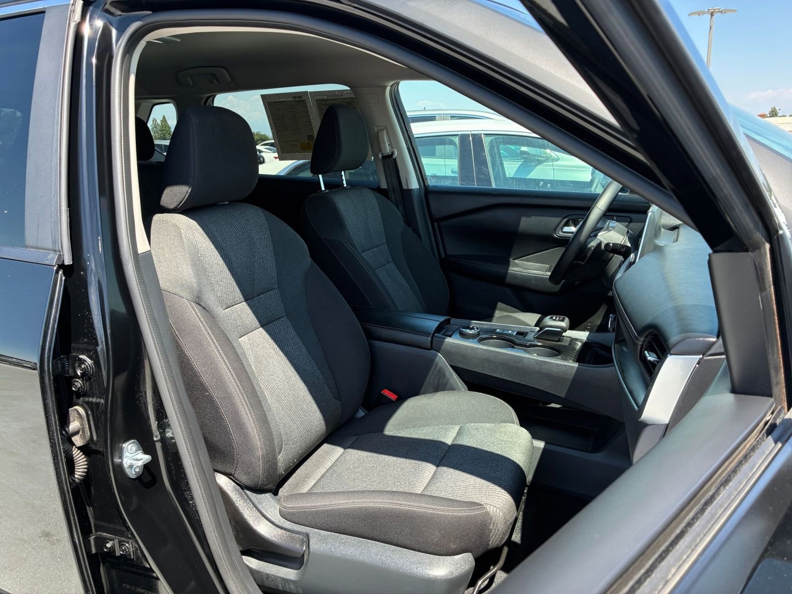 Used 2025 Nissan Rogue SV AWD/4WD image 38