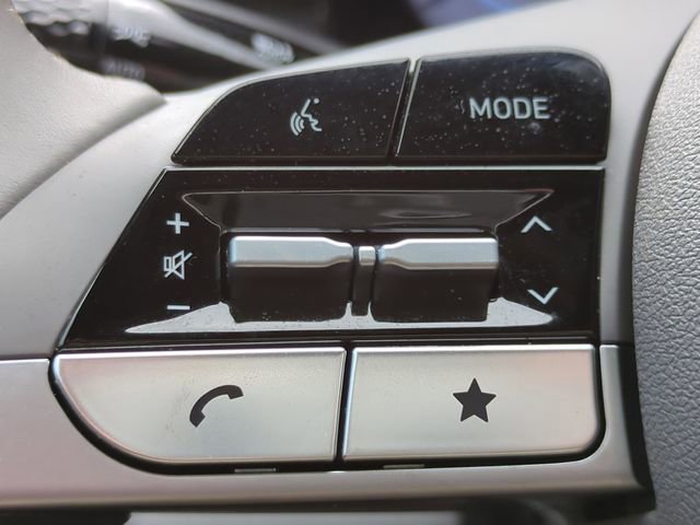 Certified 2025 Hyundai Elantra SEL FWD image 30