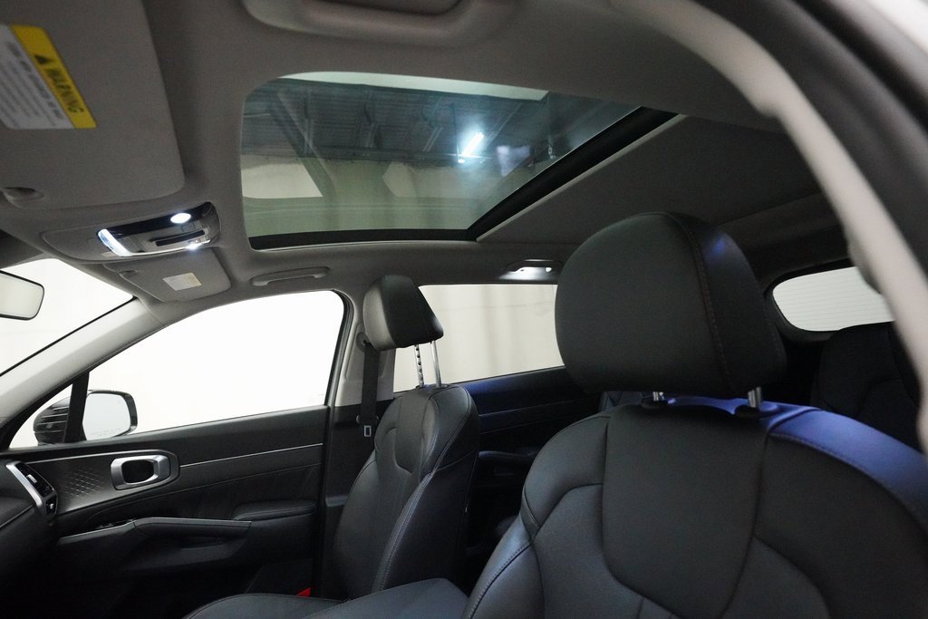 Certified 2023 Kia Sorento SX image 32