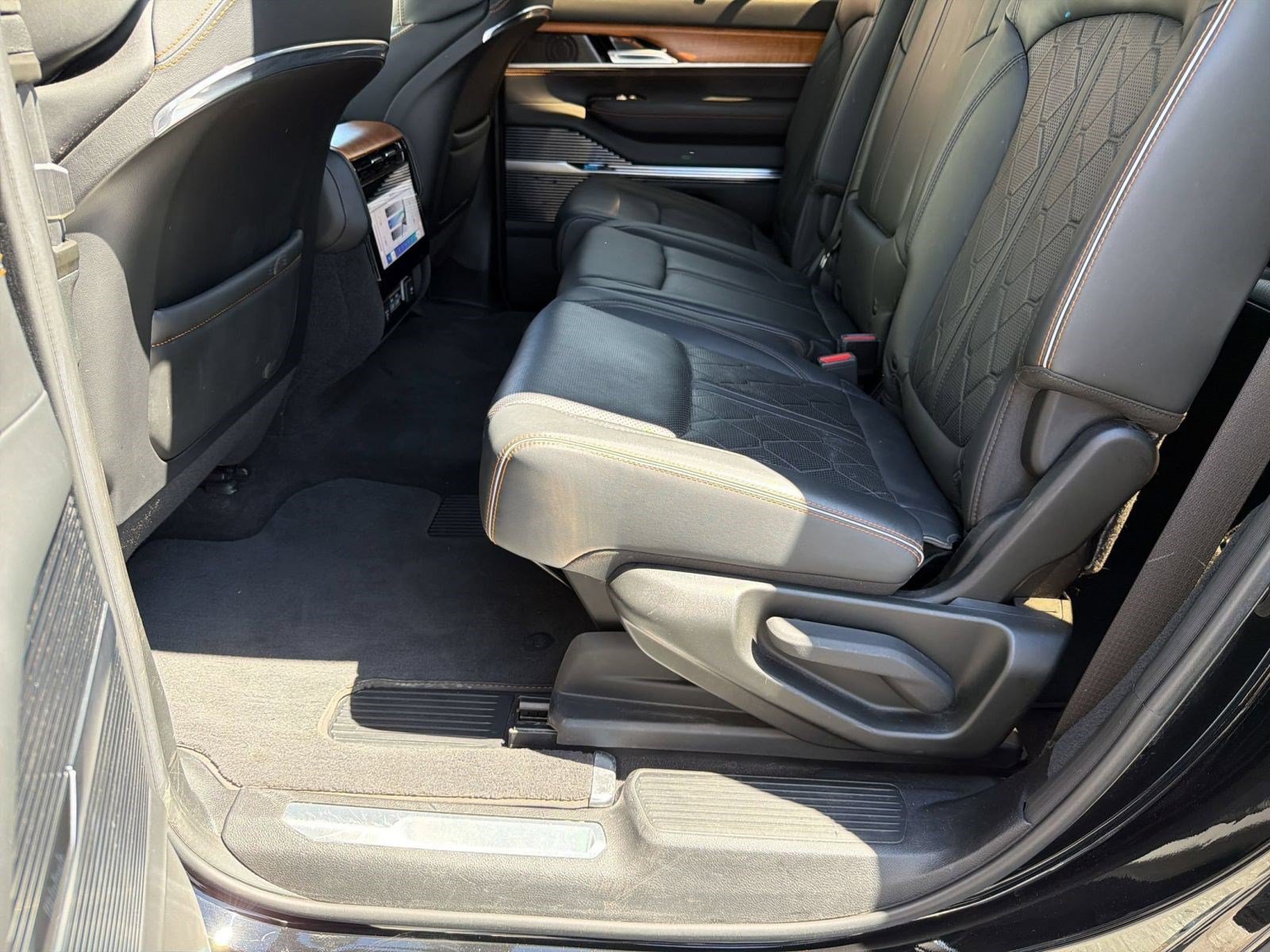 Used 2022 Jeep Grand Wagoneer Series III w/ Flexible Seating Group AWD/4WD image 23