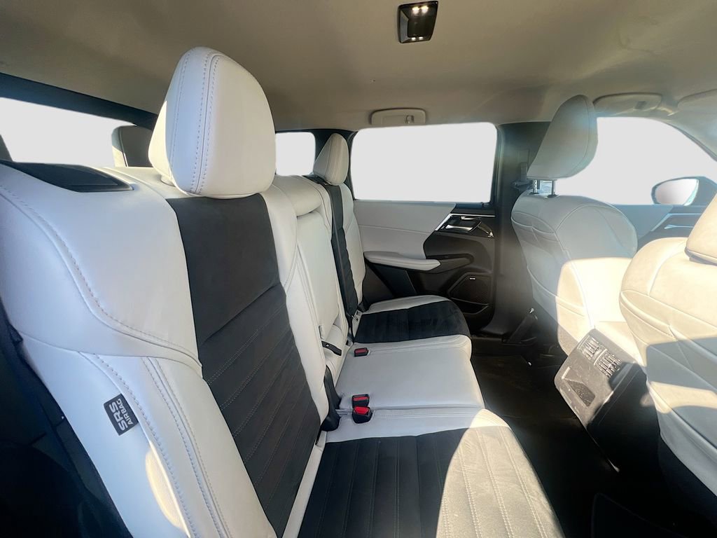 Used 2025 Mitsubishi Outlander SE image 30