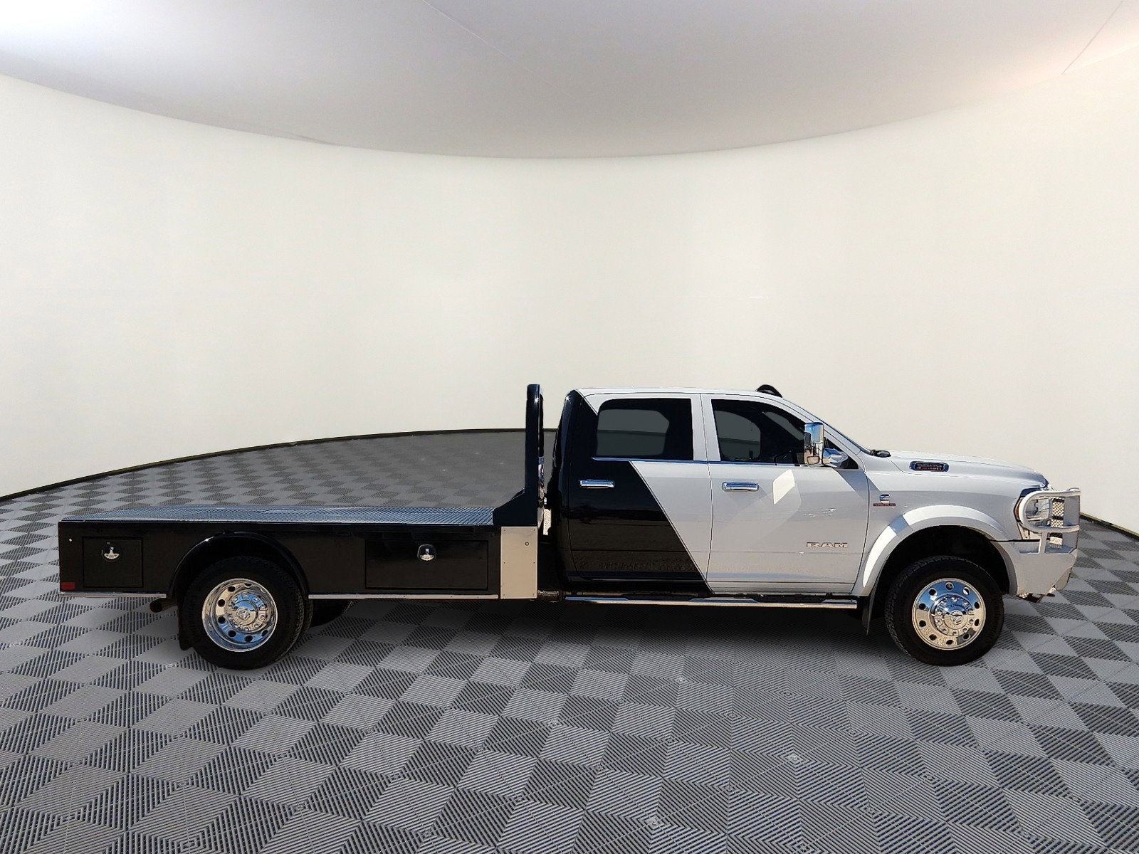 Used 2021 RAM 5500 Tradesman w/ Chrome Appearance Group image 5