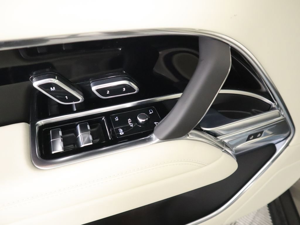 New 2026 Land Rover Range Rover SE image 24
