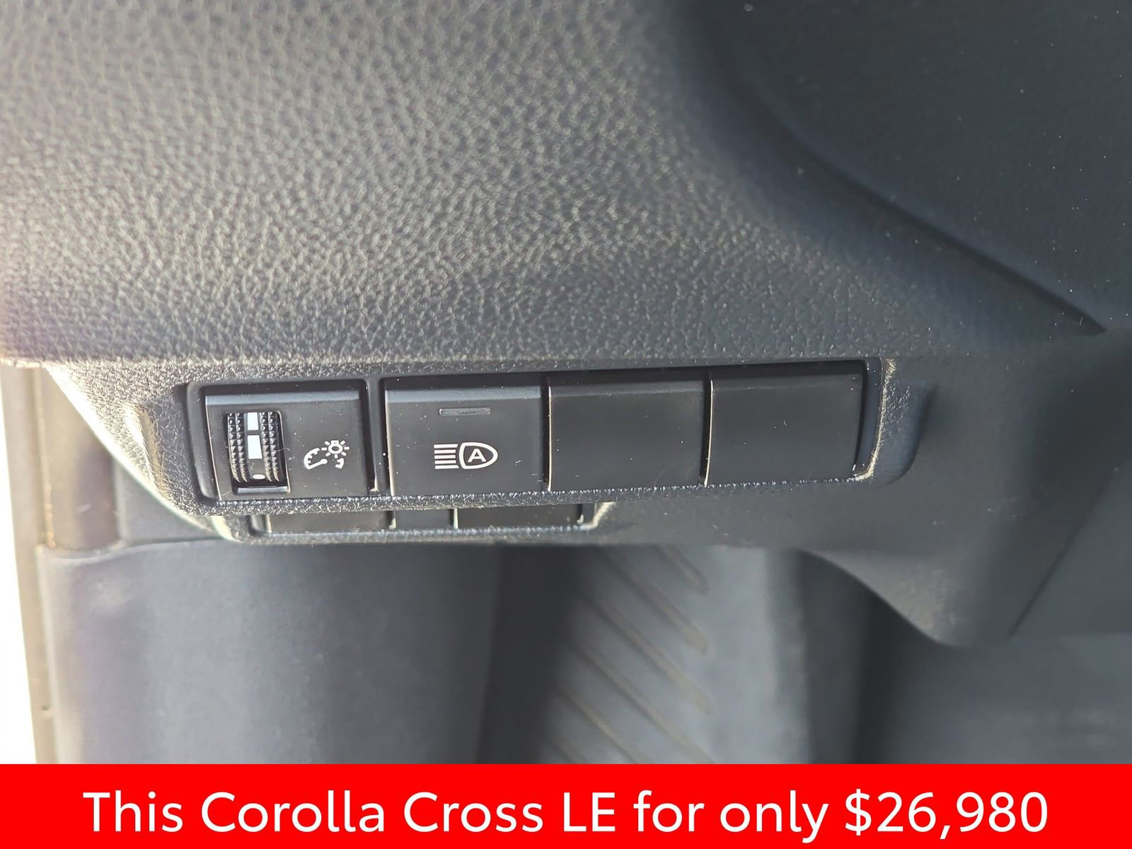 Used 2024 Toyota Corolla Cross LE image 30