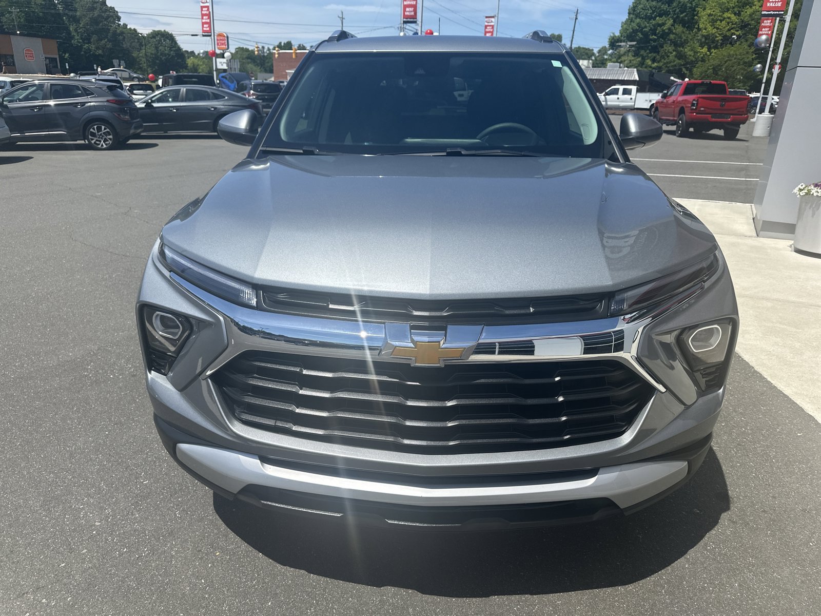 Used 2025 Chevrolet TrailBlazer LT AWD/4WD image 3