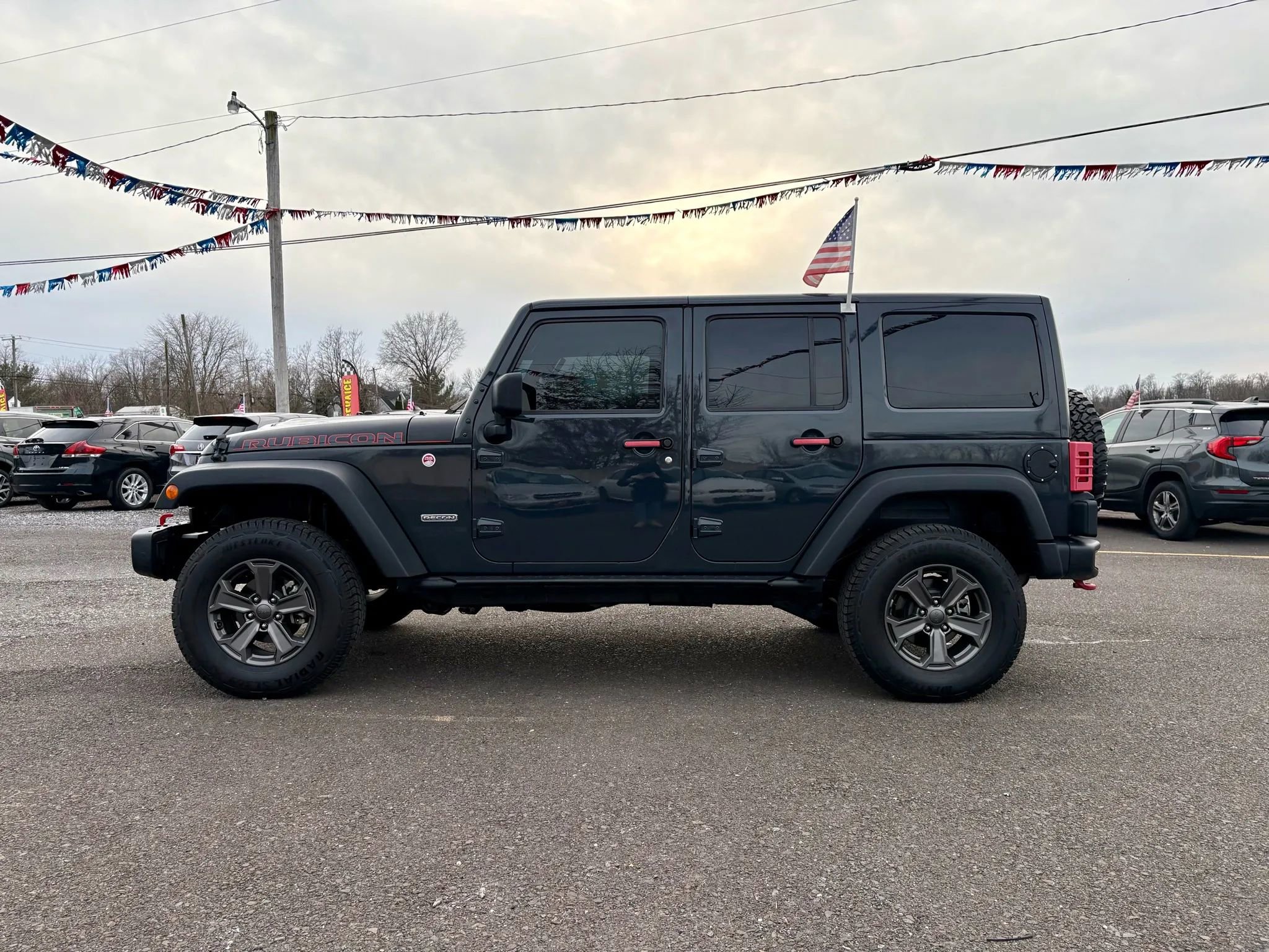 Used 2017 Jeep Wrangler Unlimited Rubicon image 2