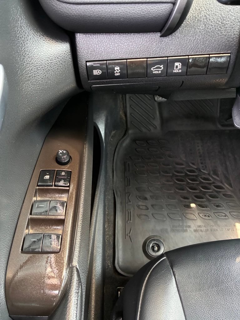 Used 2023 Toyota Camry SE FWD image 22