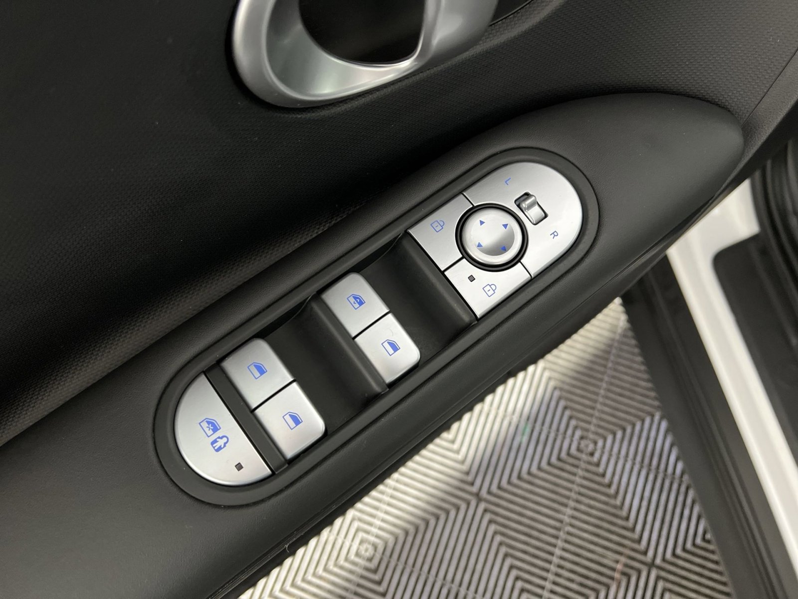 Used 2023 Hyundai Ioniq 5 SE w/ Cargo Package image 15