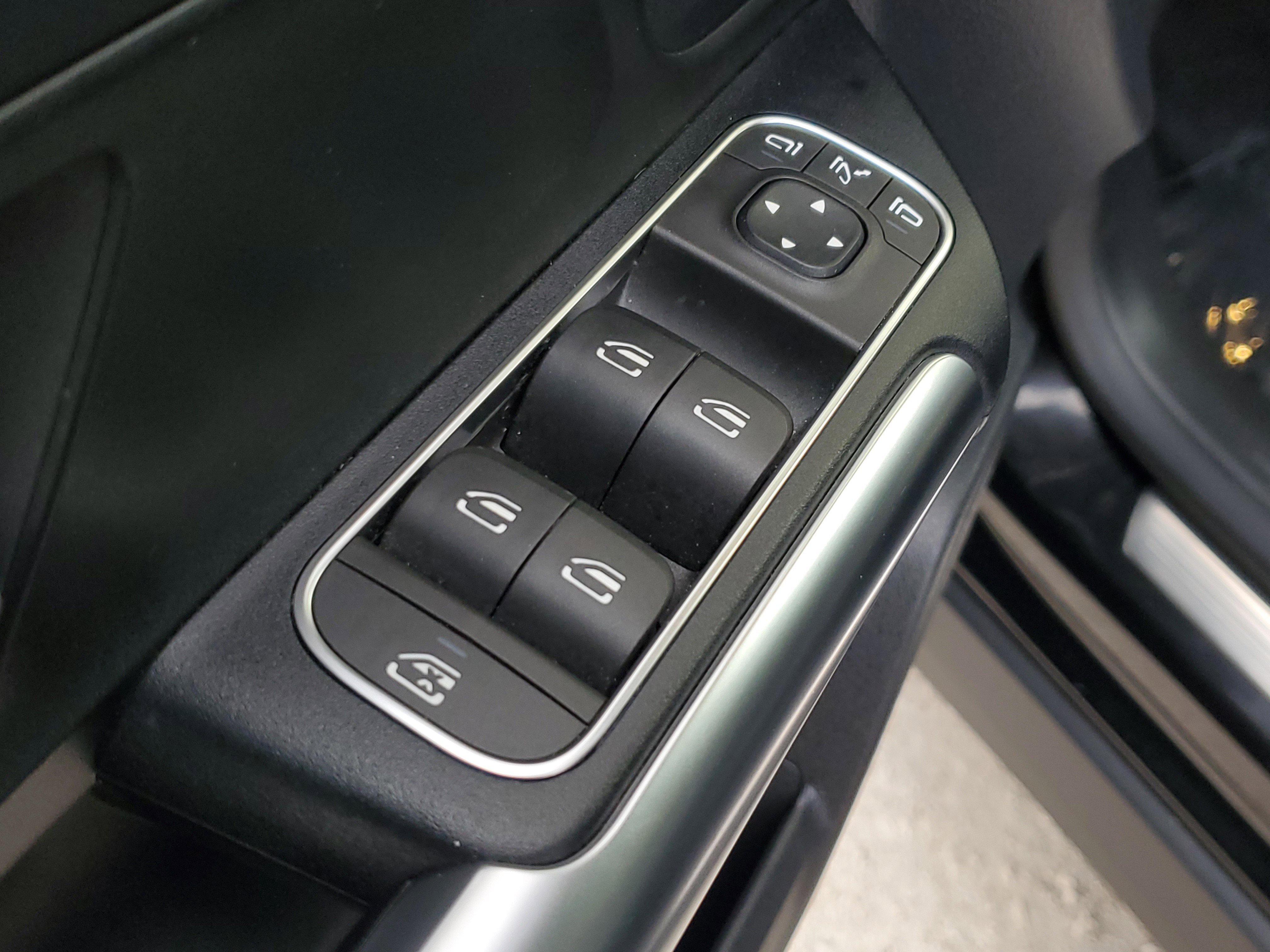 Used 2023 Mercedes-Benz GLA 250 w/ Premium Package image 18