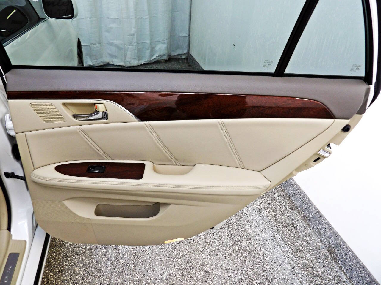Used 2009 Toyota Avalon Limited FWD image 12