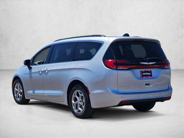 Used 2023 Chrysler Pacifica Limited FWD image 8