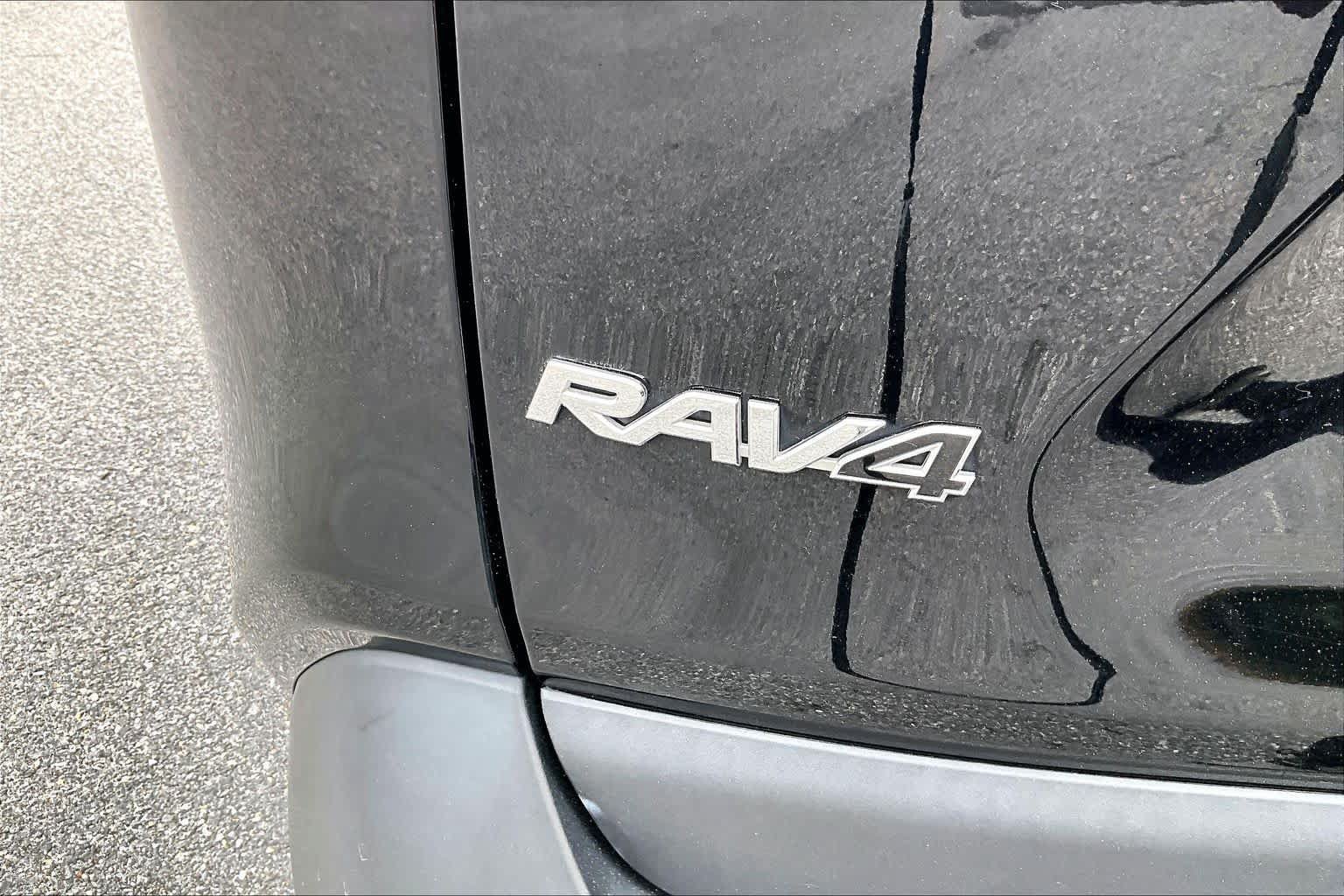 Used 2025 Toyota RAV4 LE AWD/4WD image 30