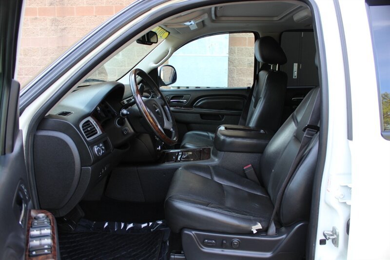 Used 2014 GMC Yukon XL Denali AWD/4WD image 10