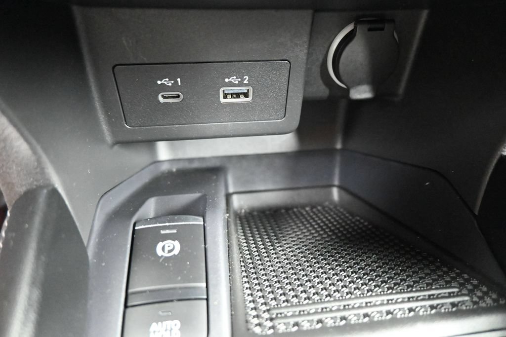 Used 2024 Nissan Kicks SR FWD image 12