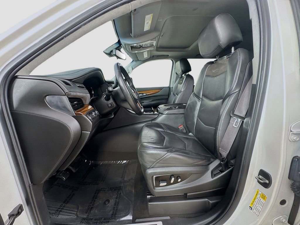 Used 2017 Cadillac Escalade Luxury AWD/4WD image 27