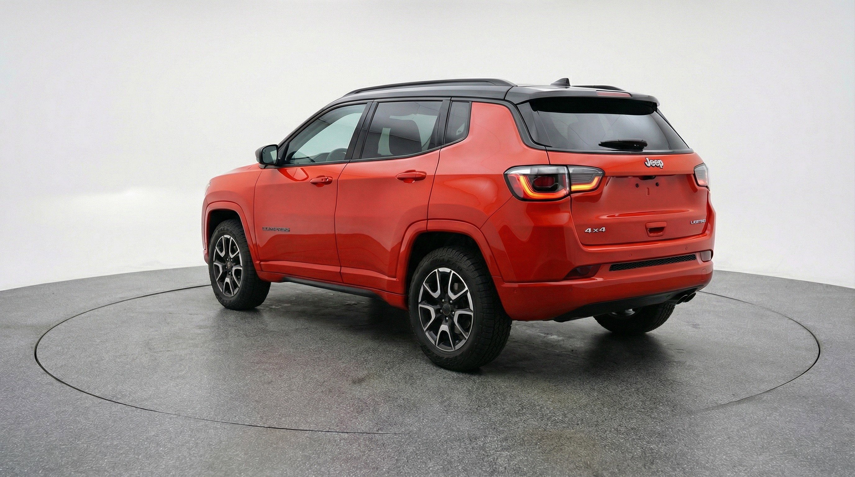 Used 2025 Jeep Compass Trailhawk image 6