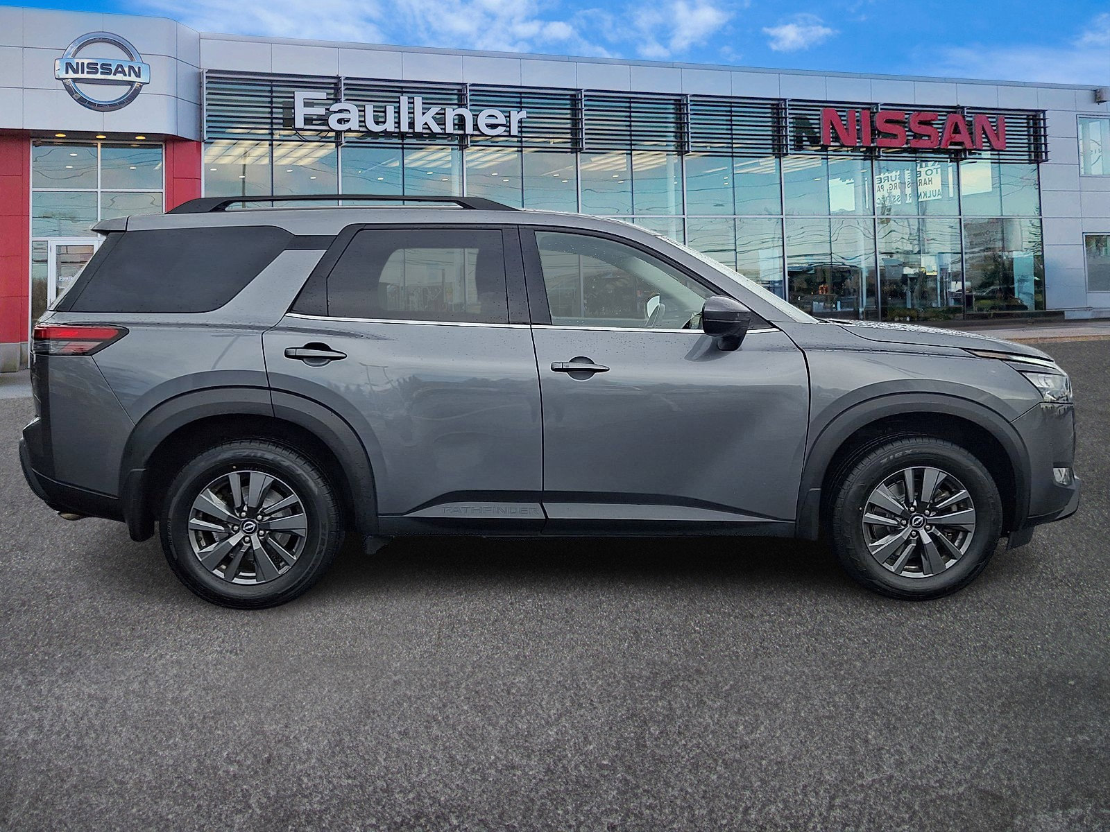 Certified 2024 Nissan Pathfinder SV w/ Lighting Package (N92) image 7