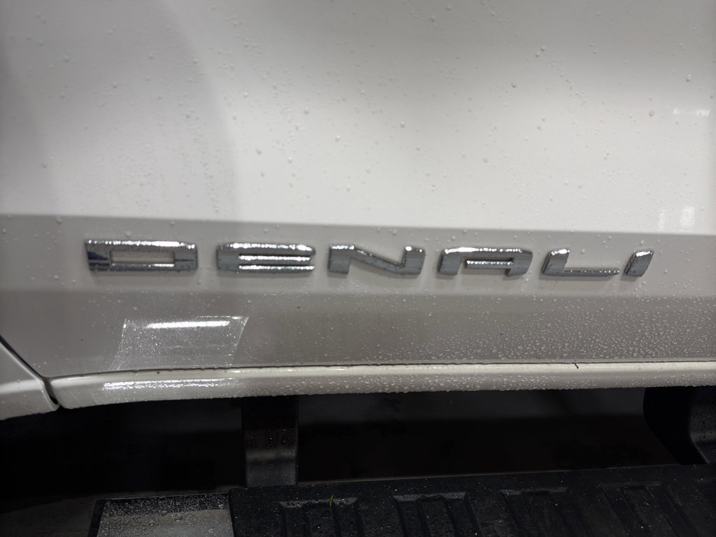 Used 2024 GMC Canyon Denali image 13