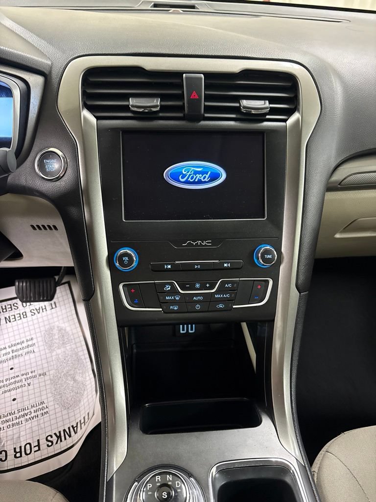 Used 2019 Ford Fusion SE FWD image 13