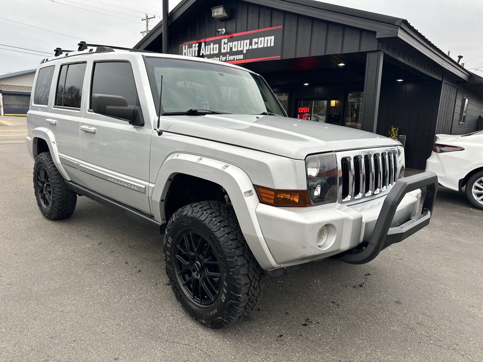 Used 2006 Jeep Commander Limited AWD/4WD image 1