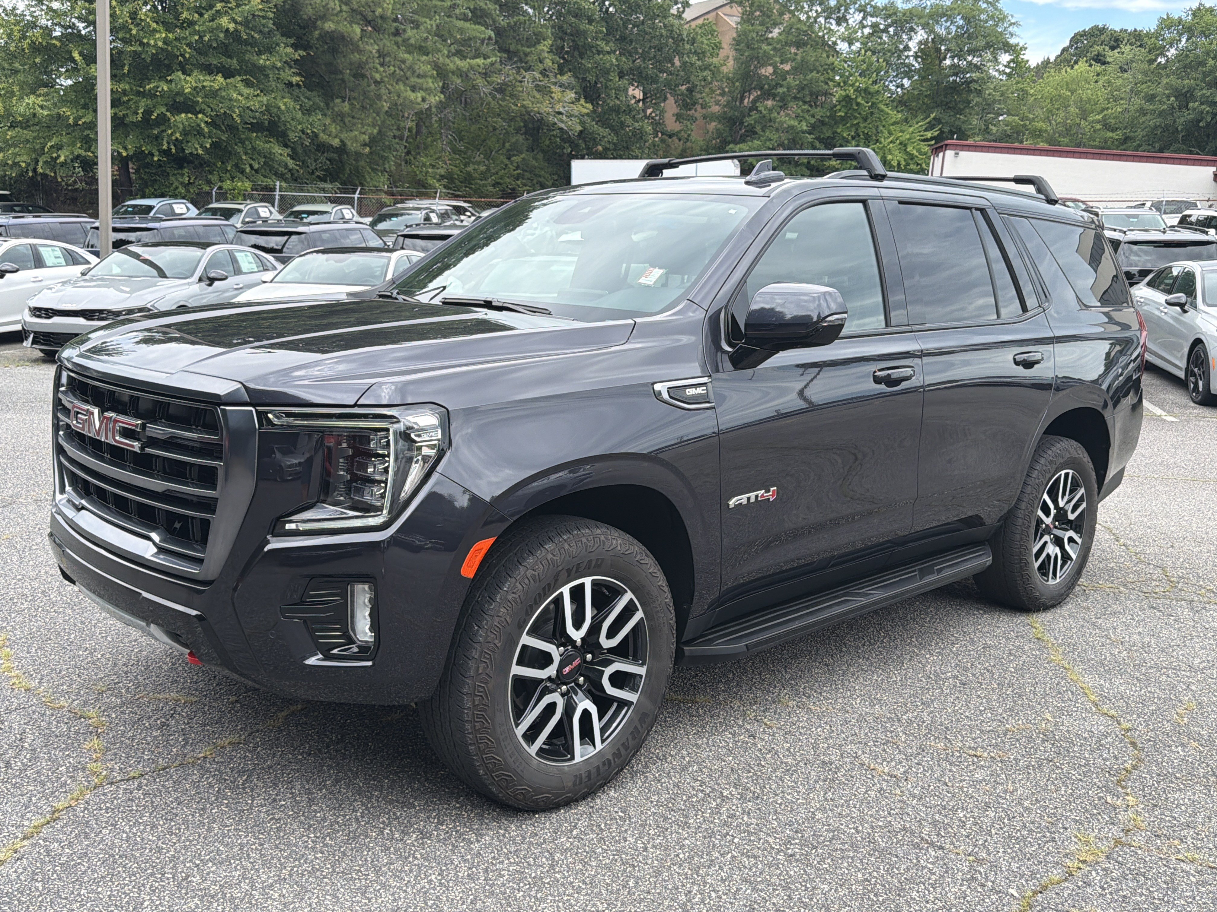 Used 2024 GMC Yukon AT4 AWD/4WD image 3