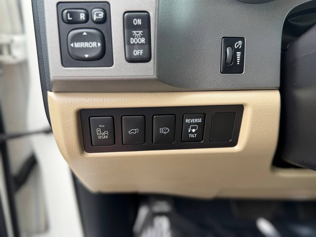 Used 2015 Toyota Sequoia Platinum AWD/4WD image 82