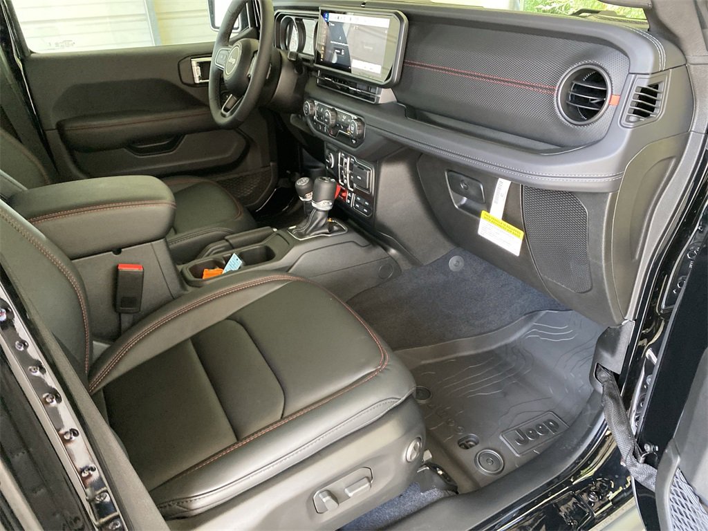 New 2025 Jeep Wrangler Unlimited Rubicon image 32
