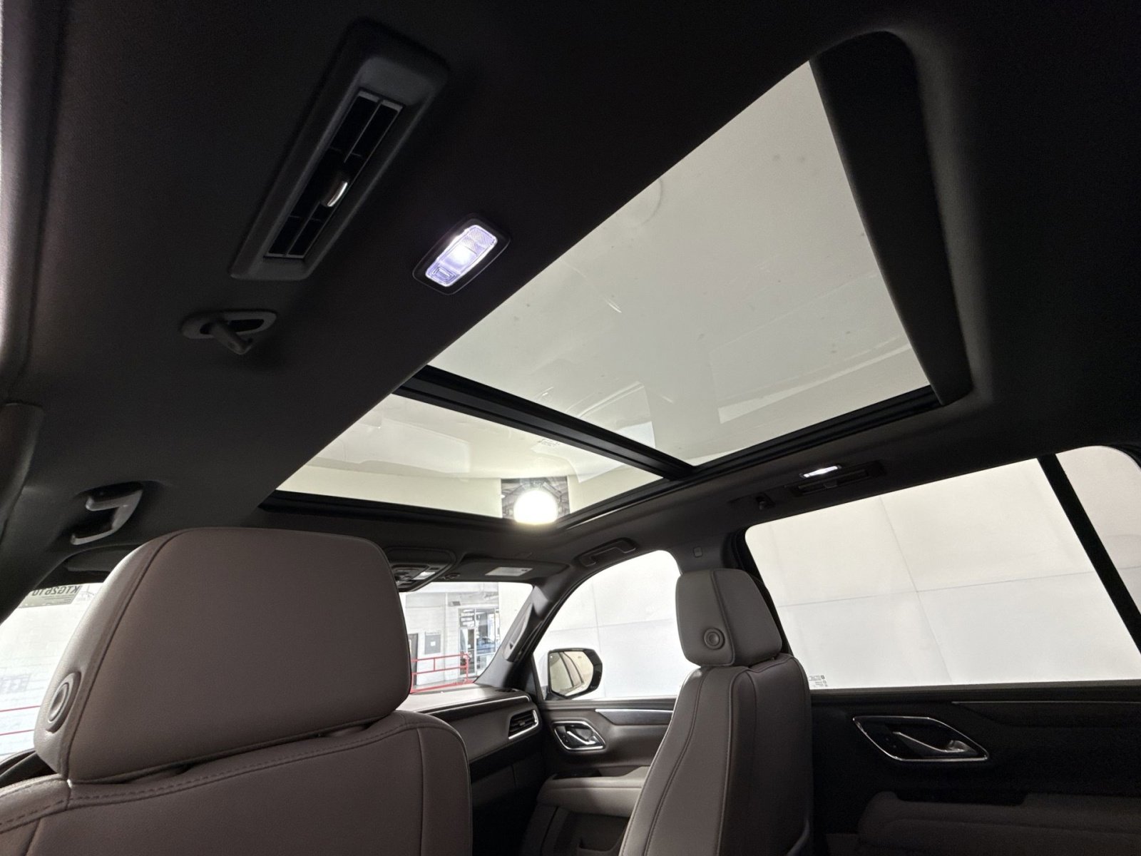 Used 2023 Chevrolet Suburban Z71 w/ Luxury Package image 24