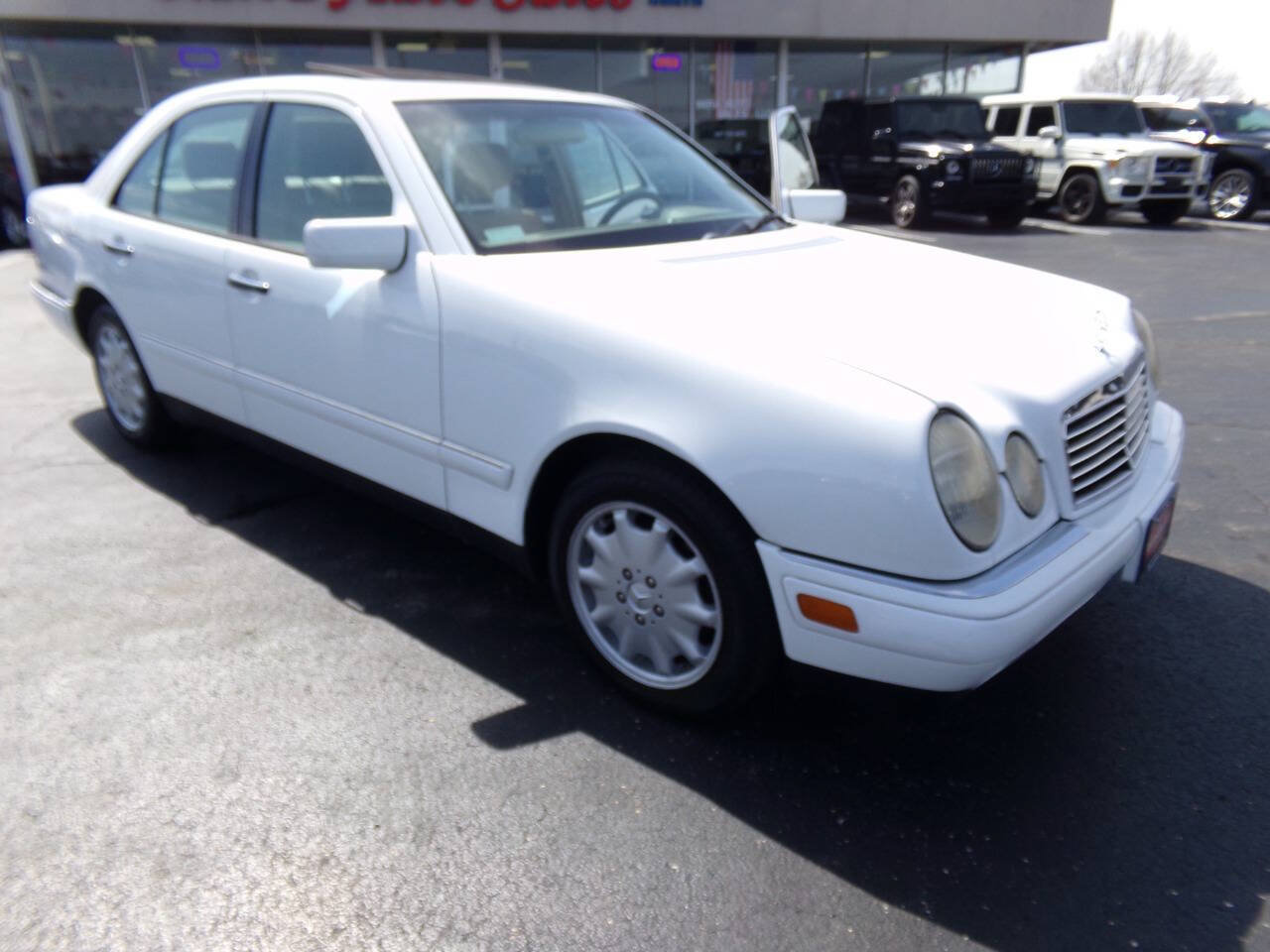 Used 1999 Mercedes-Benz E 320 Sedan w/ X2 Opt Pkg image 41
