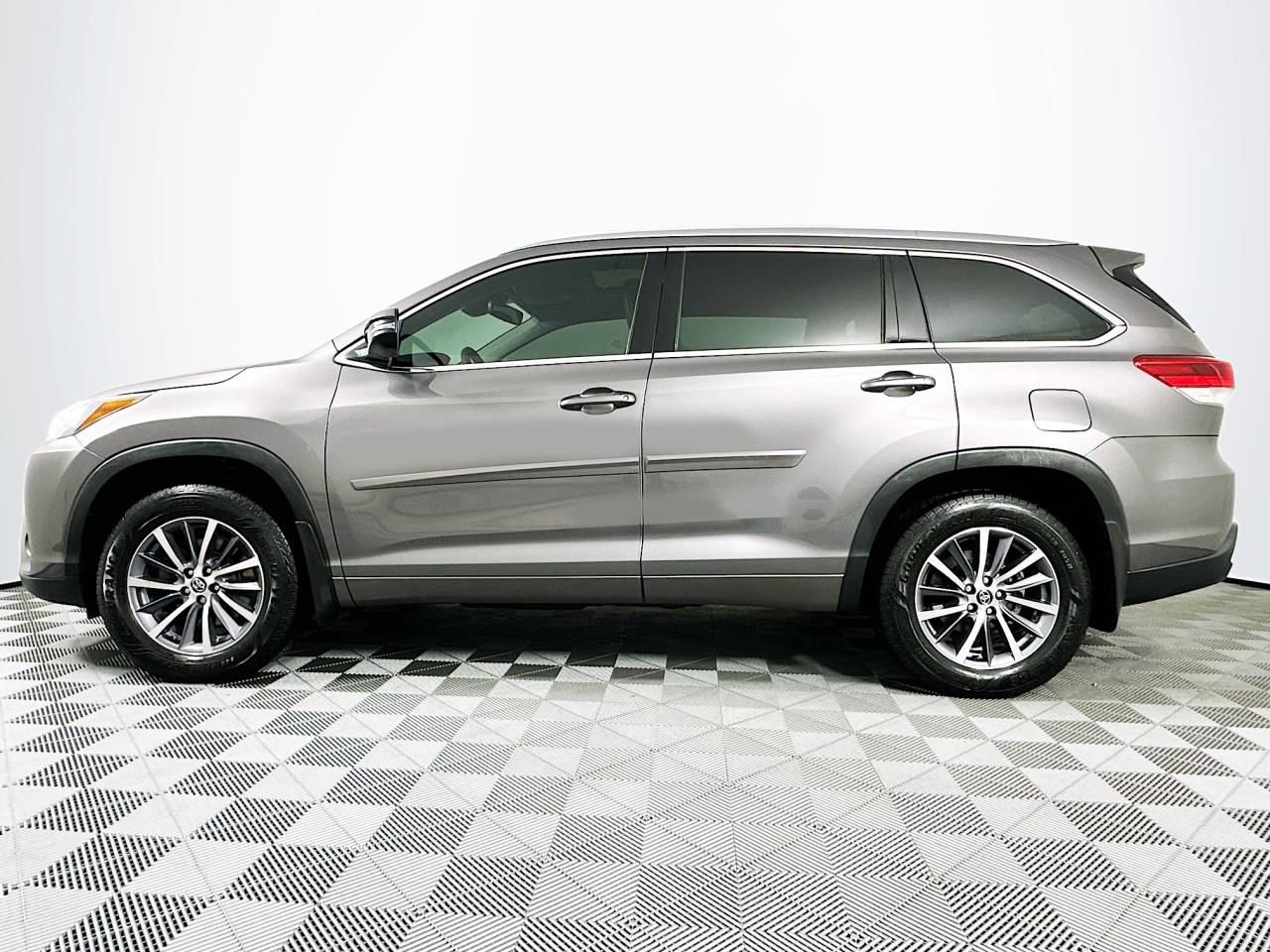 Used 2018 Toyota Highlander XLE image 7